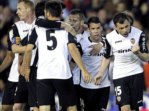 Valencia 2-1 Villarreal: Ha guc tau ngam vang hinh anh