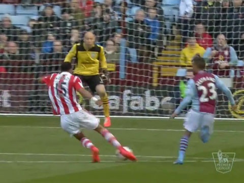 Aston Villa 1-4 Stoke City: That bai cay dang hinh anh