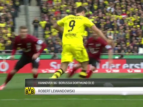 Lewandowski ghi ban an tuong nhat vong 26 Bundesliga hinh anh