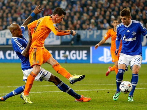Pha solo ghi ban cua Bale vao luoi Schalke 04 hinh anh