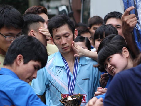 Fan Ha Noi phat sot vi Tien Minh hinh anh