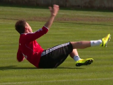 Mandzukic an mung nhu dua tre sau khi thang Schweinsteiger hinh anh