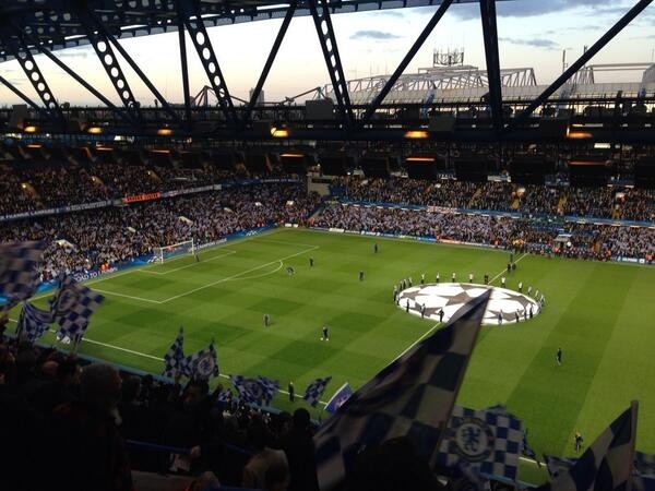 Khán đài Stamford Bridge đã không còn một chỗ trống, và những cổ động viên hết lòng vì CLB đã được đền đáp xứng đáng bằng một chiến thắng thuyết phục.