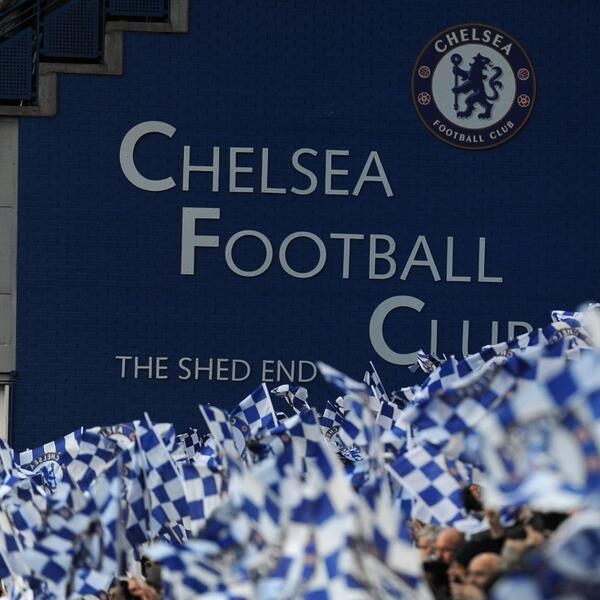 Màu xanh - trắng ngập tràn trên khắp các khán đài.