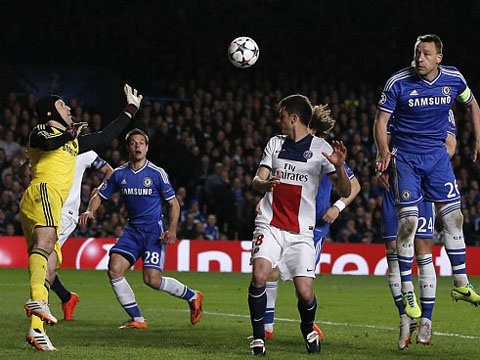 Petr Cech cuu thua xuat than giup Chelsea vao ban ket hinh anh