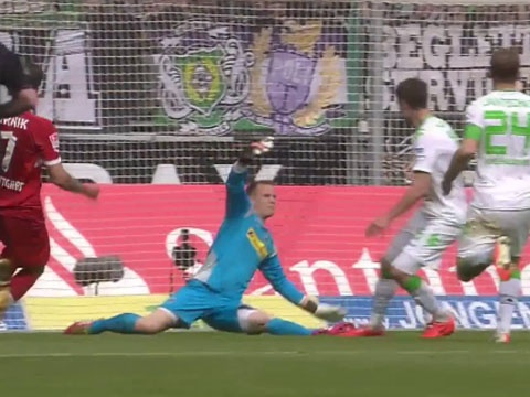 Ter Stegen cuu thua hay nhat vong 30 Bundesliga hinh anh