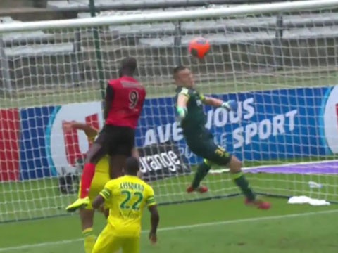 Pha cuu thua xuat than vong 33 Ligue 1 hinh anh