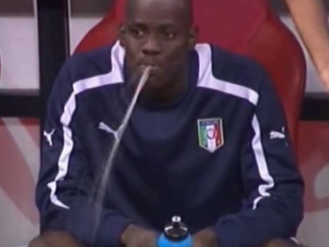 Khoanh khac ket hop hai huoc cua cac ngoi sao bong da hinh anh