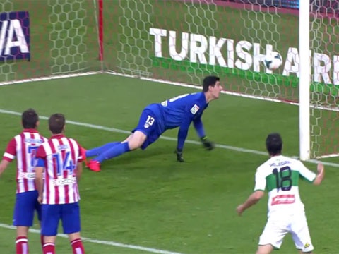 Pha bay nguoi cuu thua xuat than cua Courtois hinh anh