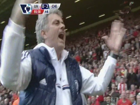 Man an mung choc tuc co dong vien Liverpool cua Mourinho hinh anh