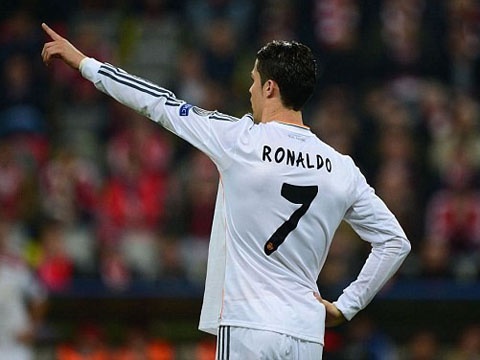 Nhung pha sut phat mang thuong hieu CR7 hinh anh