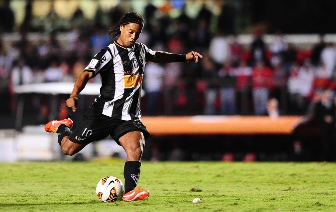 Pha sut phat tinh quai cua Ronaldinho hinh anh