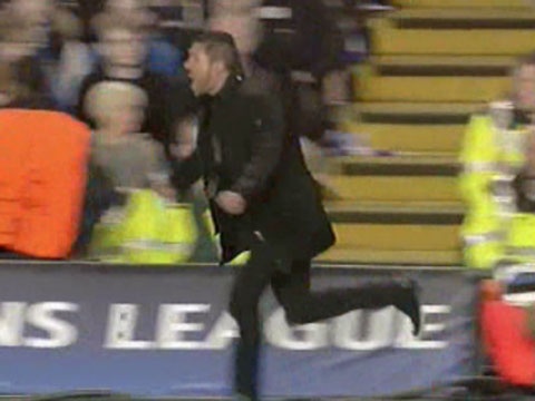 Simeone an mung dac biet nhu Mourinho hinh anh