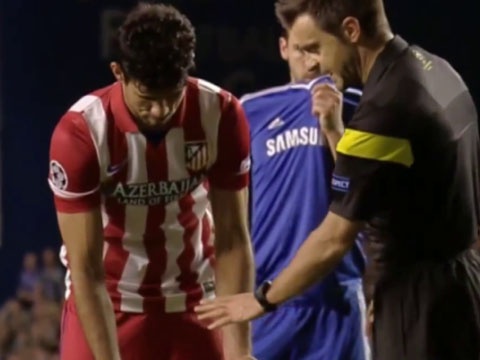 Diego Costa nhan the vang vi gio quai chieu hinh anh