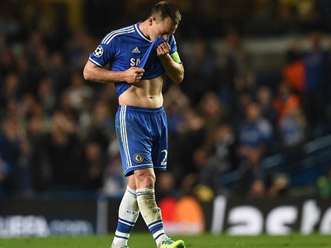 John Terry mat do hoe sau khi tran dau ket thuc hinh anh