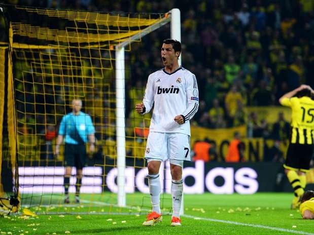 Nhung pha bong hay nhat thang 4 cua Ronaldo hinh anh