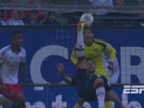 Sieu pham xe dap chong nguoc cua sao Bayern hinh anh