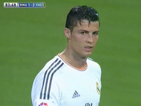 Ronaldo noi khung voi pha bong ca nhan cua Alvaro Morata hinh anh