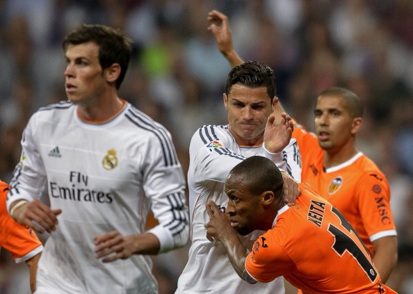 Trong tai xu ep Real va Ronaldo hinh anh