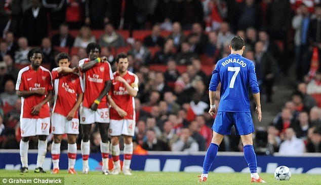 Ban thang vao luoi Arsenal hinh anh