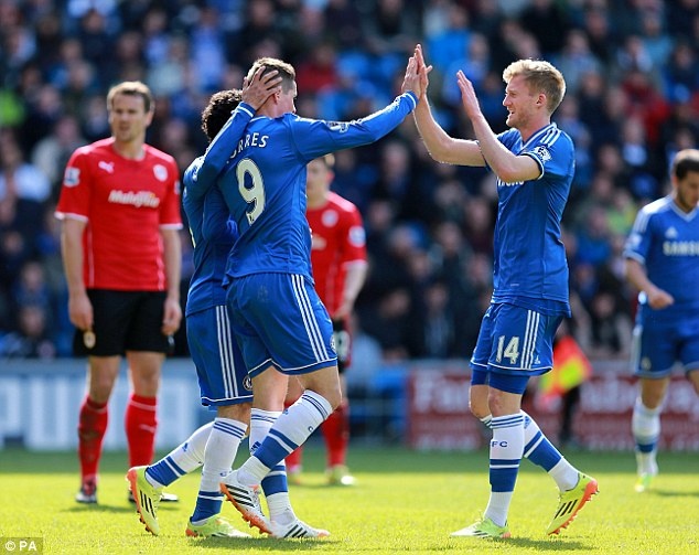 Cardiff City 1-2 Chelsea: Torres lap cong hinh anh