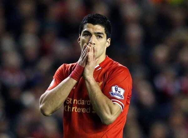 Liverpool 2-1 Newcastle: Bat luc nhin Man City nang Cup hinh anh