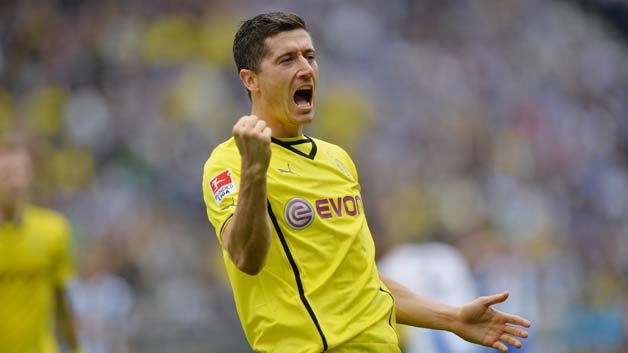 Lewandowski sut phat an tuong nhat vong cuoi Bundesliga hinh anh