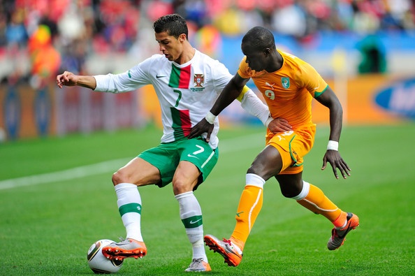 Nhung pha bong tai World Cup 2010 cua Ronaldo hinh anh