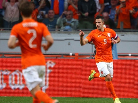 Ha Lan 1-1 Ecuador: Van Persie lap cong hinh anh