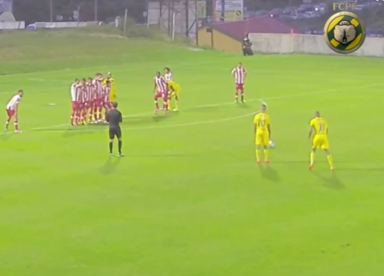 Pha sut phat giong het Ronaldo cua Bebe hinh anh