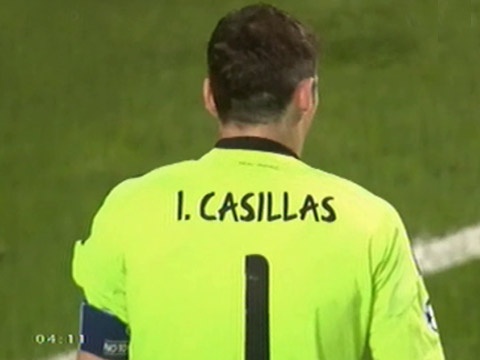 Tinh huong ra vao khong tot cua Casillas hinh anh