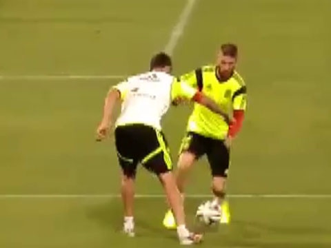 Diego Costa tro lai tap luyen, xau kim Ramos hinh anh