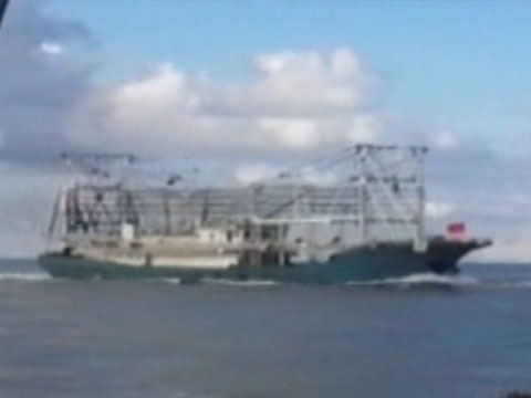 Nguoi phat ngon Trung Quoc duoi ly truoc phong vien hinh anh