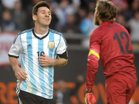 Man trinh dien an tuong cua Lionel Messi truoc Slovenia hinh anh