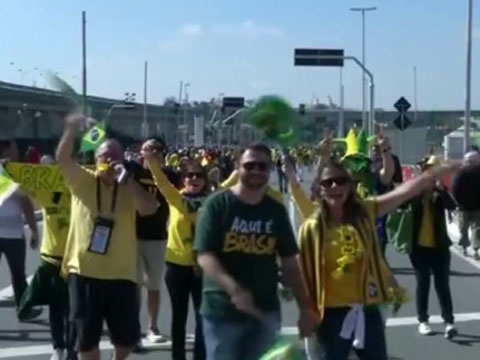 Dong nguoi do ve le khai mac World Cup hinh anh