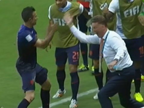 Persie dap tay an mung cung thay moi tai M.U hinh anh