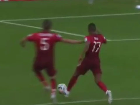 Tinh huong Nani cuop bong cua Coentrao hinh anh