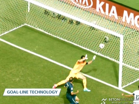 Ban mo ty so cua Ruiz vao luoi Italy hinh anh