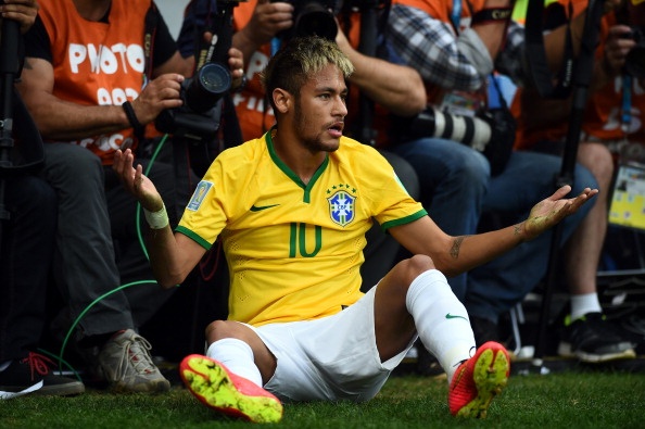 Neymar bi doi thu day nga dui dui hinh anh