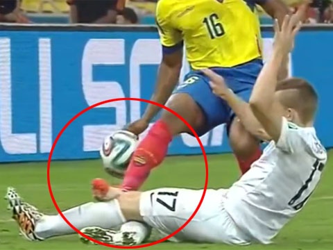 Pha vao bong khien doi thu suyt mat su nghiep cua Valencia hinh anh