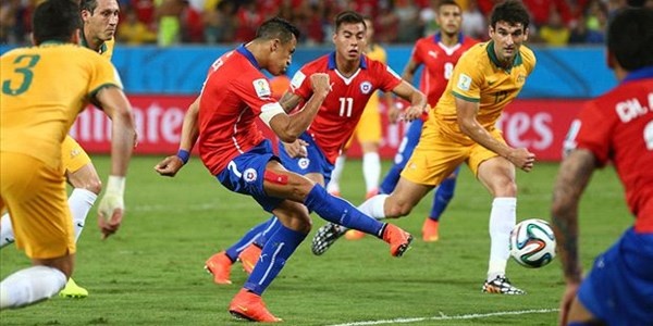 Sanchez ghi ban go hoa 1-1 cho Chile hinh anh