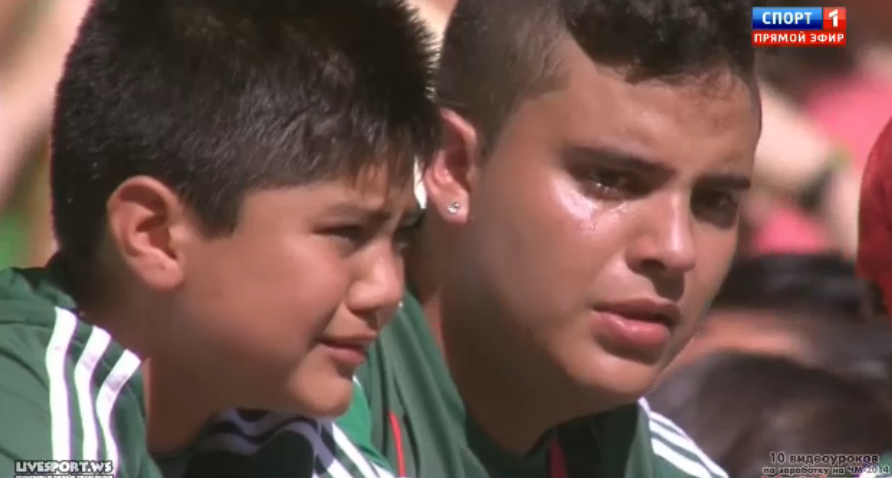 Ha Lan sung suong, Mexico 'khoc nhu mua' hinh anh