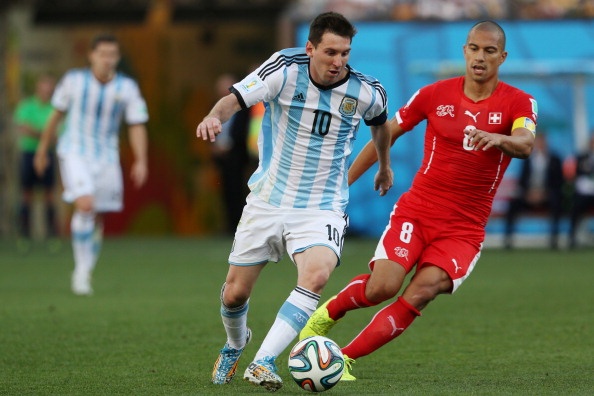 Nhung pha di bong khien hau ve 'phat dien' tai World Cup hinh anh