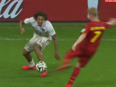 Choang vang sau pha sut bong thang mat cua De Bruyne hinh anh