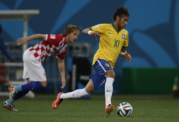 Nhung pha bong khien doi phuong 'dien dao' cua Neymar hinh anh