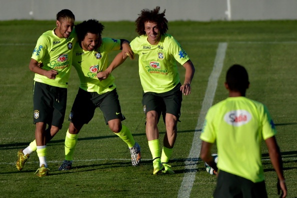 Cau thu Brazil hao hung tap luyen truoc dai chien hinh anh