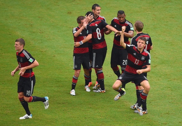 Mueller dem bong can thanh mo ty so cho Duc hinh anh