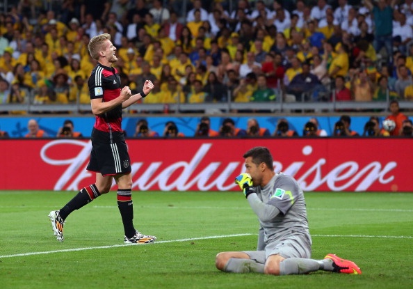 Schuerrle tung cu dut diem trai pha mang nang ty so len 7-0 hinh anh