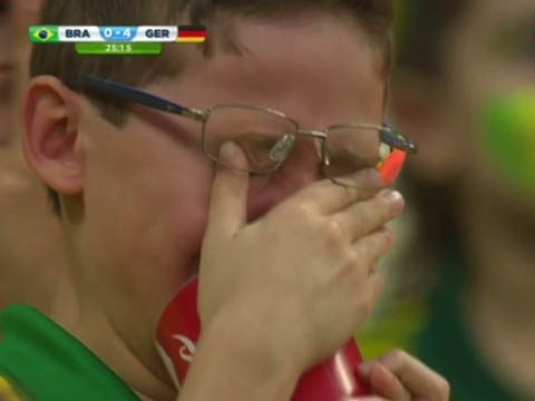 Fan nhi khoc nac khi Brazil thua tham hinh anh