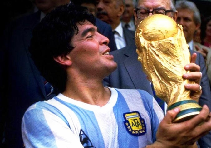 Mexico 1986 là sân khấu riêng của Maradona.
